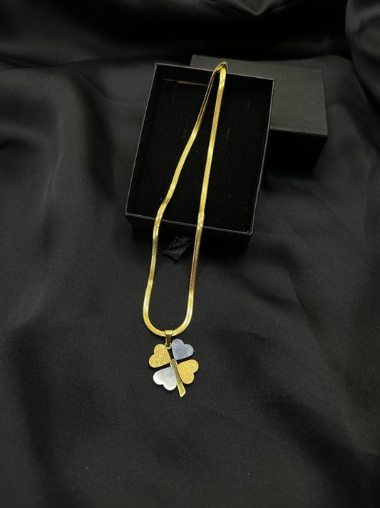 Lucky Charm – Dual-Tone Clover Pendant Necklace