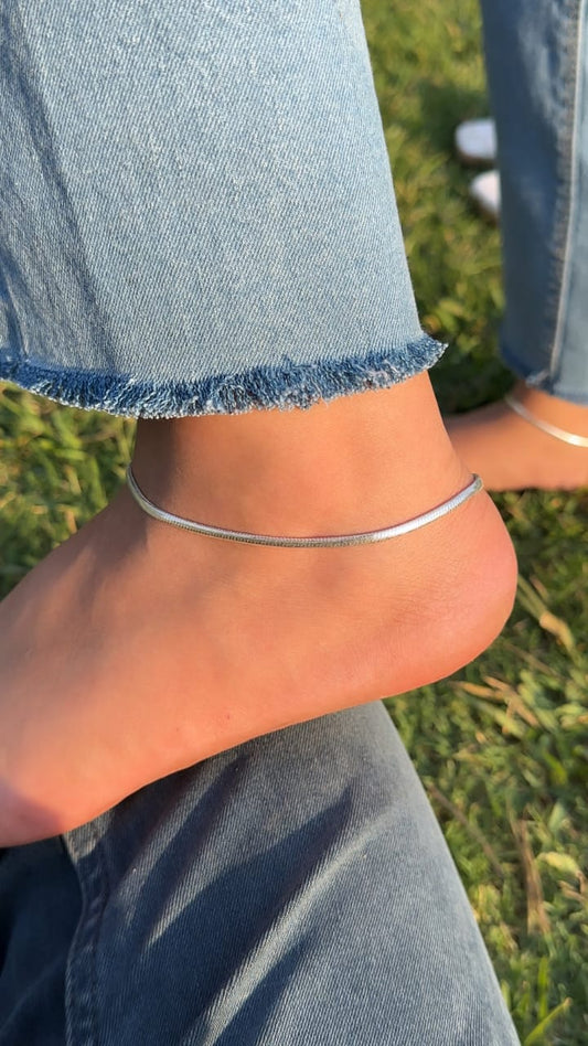 Sleek Silver Strand Anklet