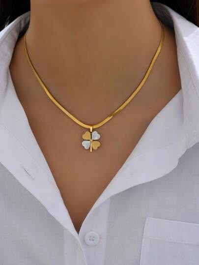 Lucky Charm – Dual-Tone Clover Pendant Necklace