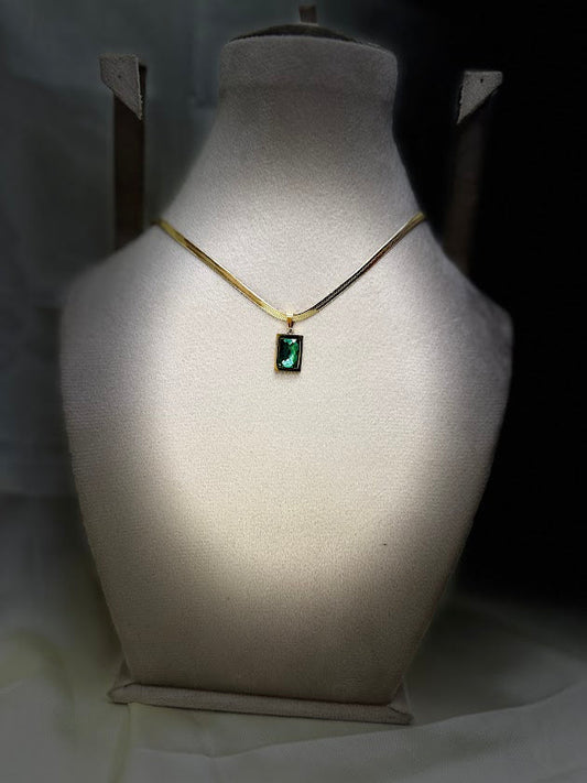 Emerald Grace – Gold Pendant Necklace